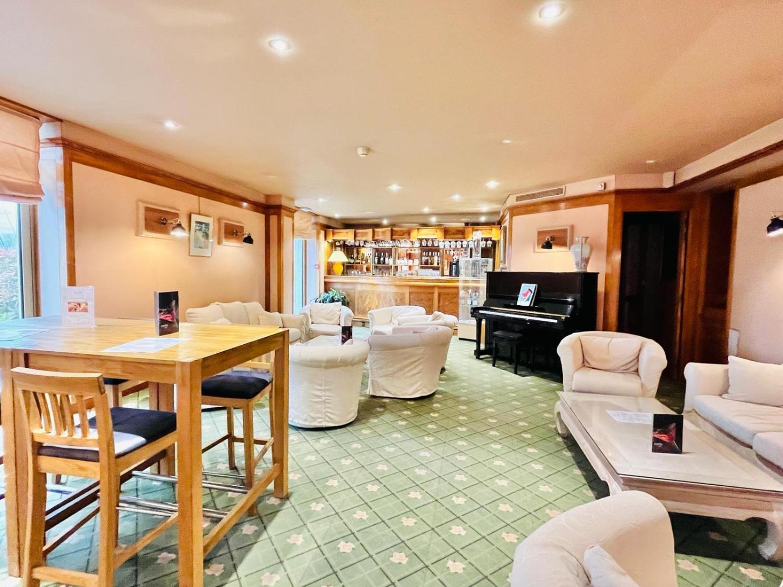 Logis Hotel Le Rivage Gien ภายนอก รูปภาพ